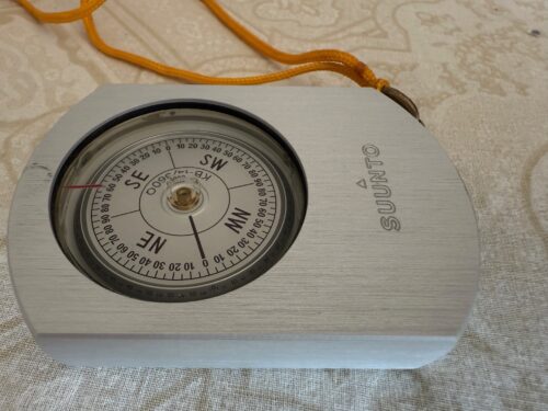La brújula Suunto KB-14